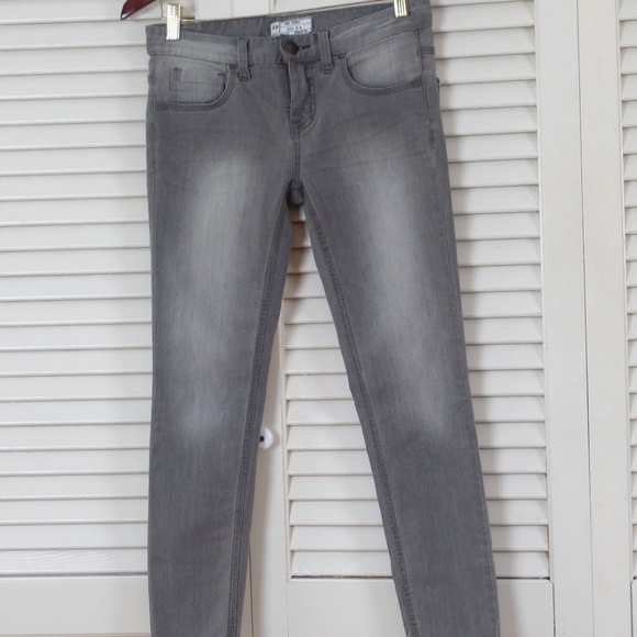 Free People Denim - Free People Gray Wash Skinny Jeans 26